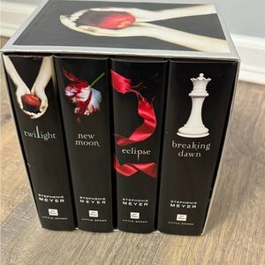 6 Total Twilight Saga Books, EUC